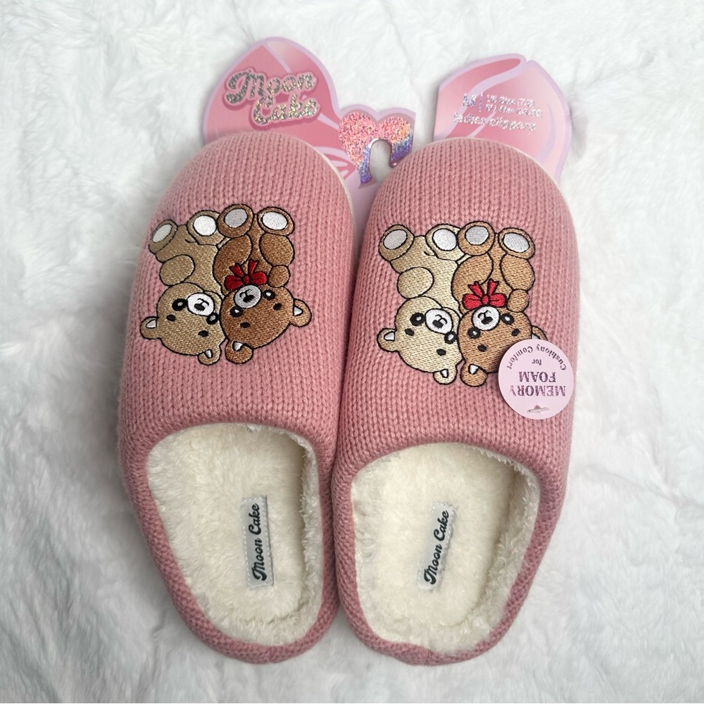*MOON CAKE* NWT Teddy Bear Slippers